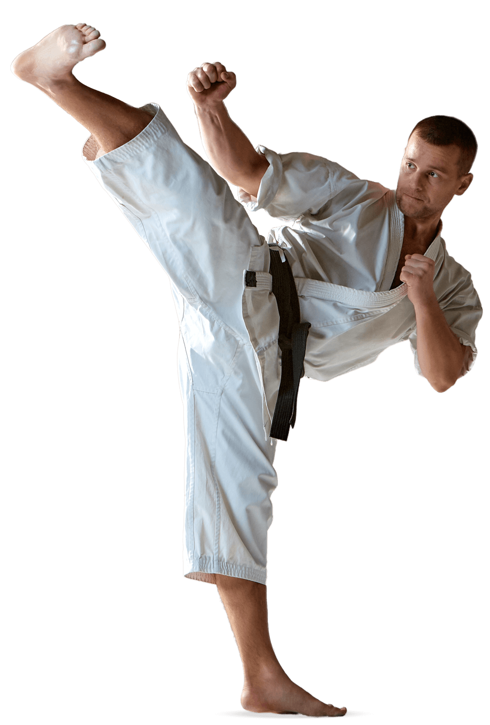Karateka realizando técnica en kimono blanco